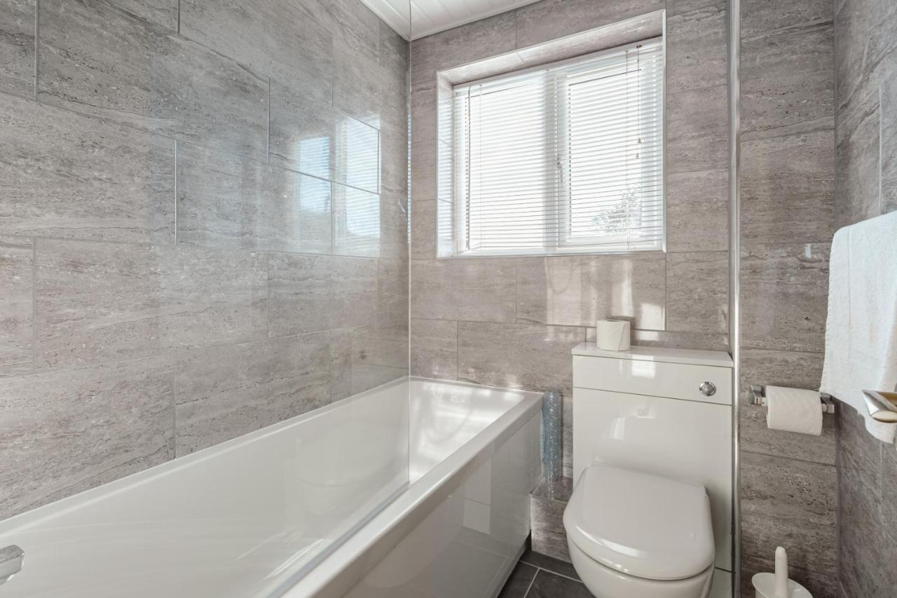 Luxury 2 Bed Room Lake View Apt Bowness Parking Extérieur photo
