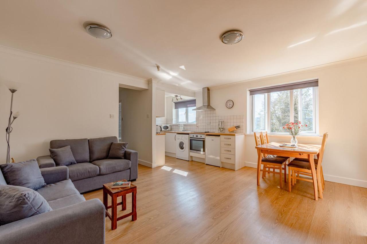 Luxury 2 Bed Room Lake View Apt Bowness Parking Extérieur photo