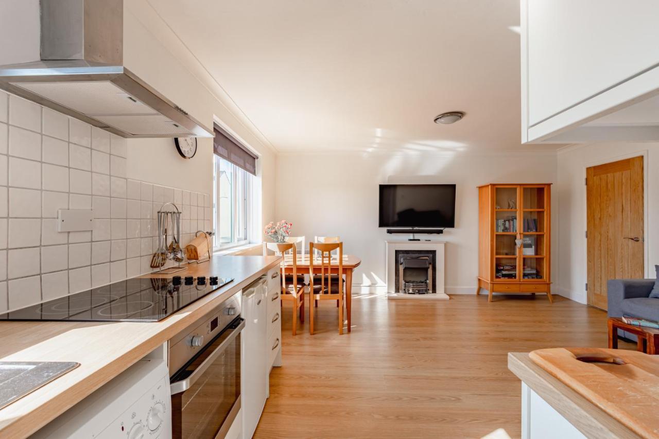 Luxury 2 Bed Room Lake View Apt Bowness Parking Extérieur photo
